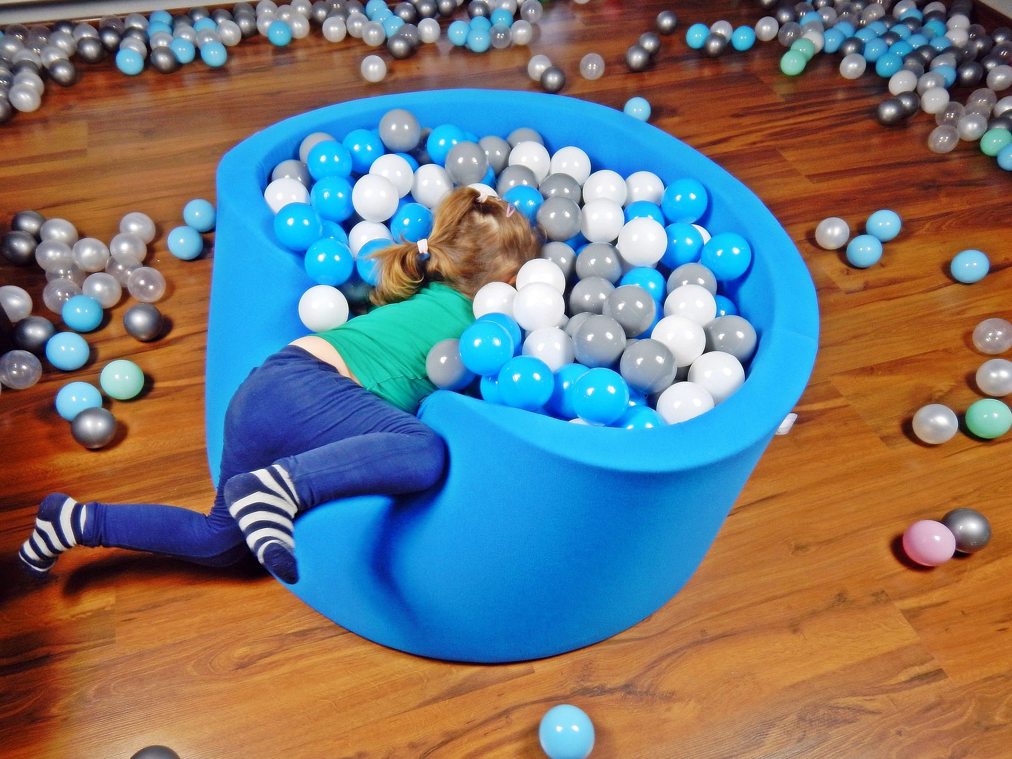 Ball Pit 130x30cm azure with balls 600pcs: white, gray, turquoise Bubblepools.eu Ball Pit 130x30cm azure with balls 600pcs: white, gray, turquoise Bubblepools.eu