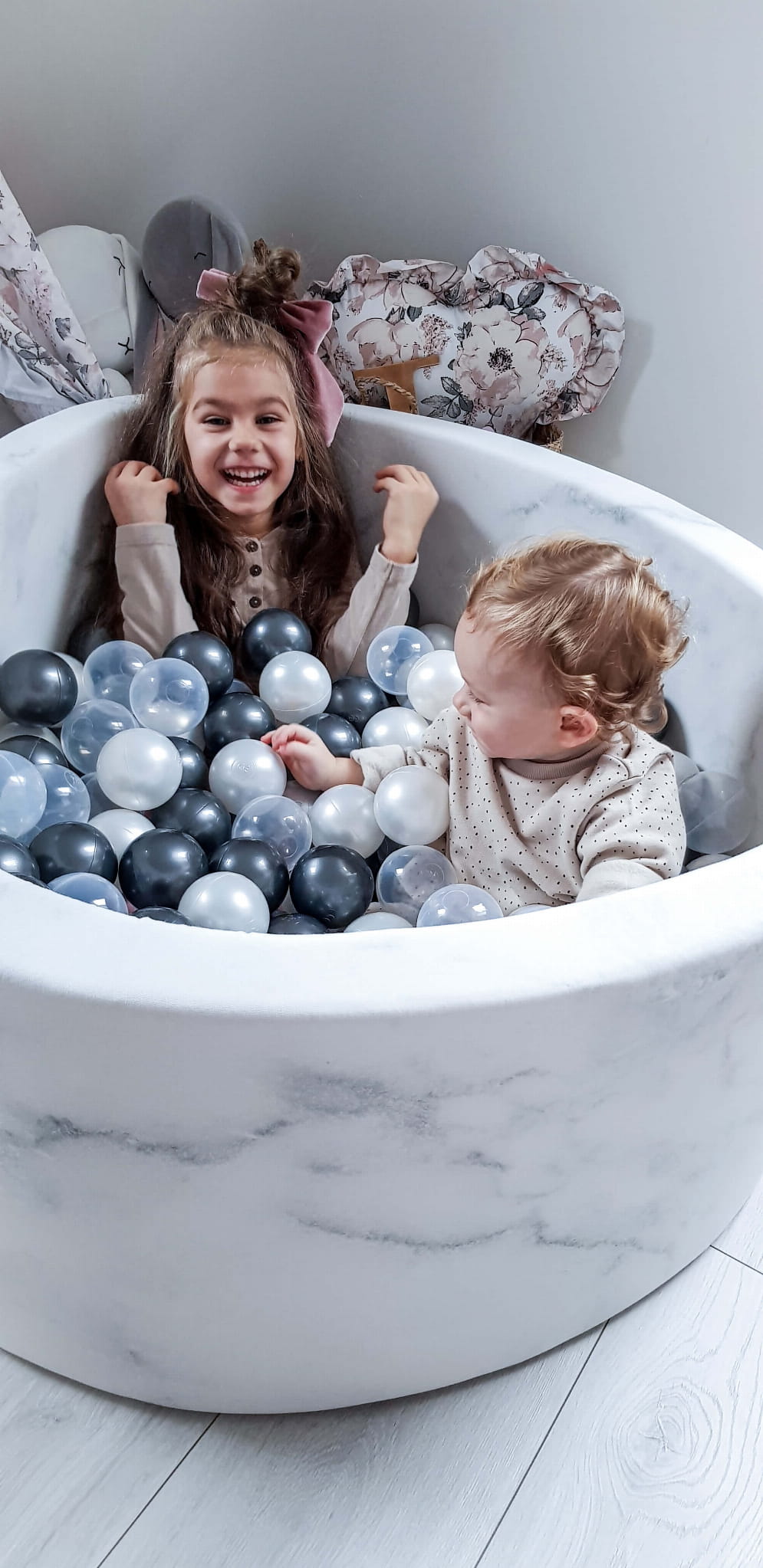 Ball Pit 90×30 marble with balls 200pcs: light mint, baby pink pearl, baby blue pearl, pearl, gray Bubblepools.eu Ball Pit 90×30 marble with balls 200pcs: light mint, baby pink pearl, baby blue pearl, pearl, gray Bubblepools.eu