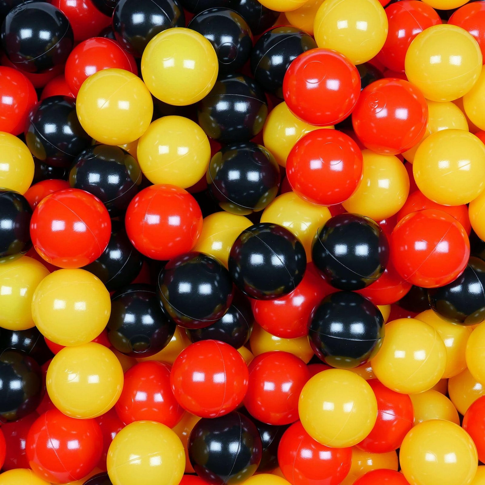 Balls for ballpit ø7cm 400pcs yellow, red, black Bubblepools.eu